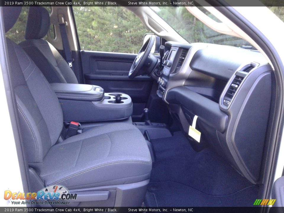 2019 Ram 3500 Tradesman Crew Cab 4x4 Bright White / Black Photo #14