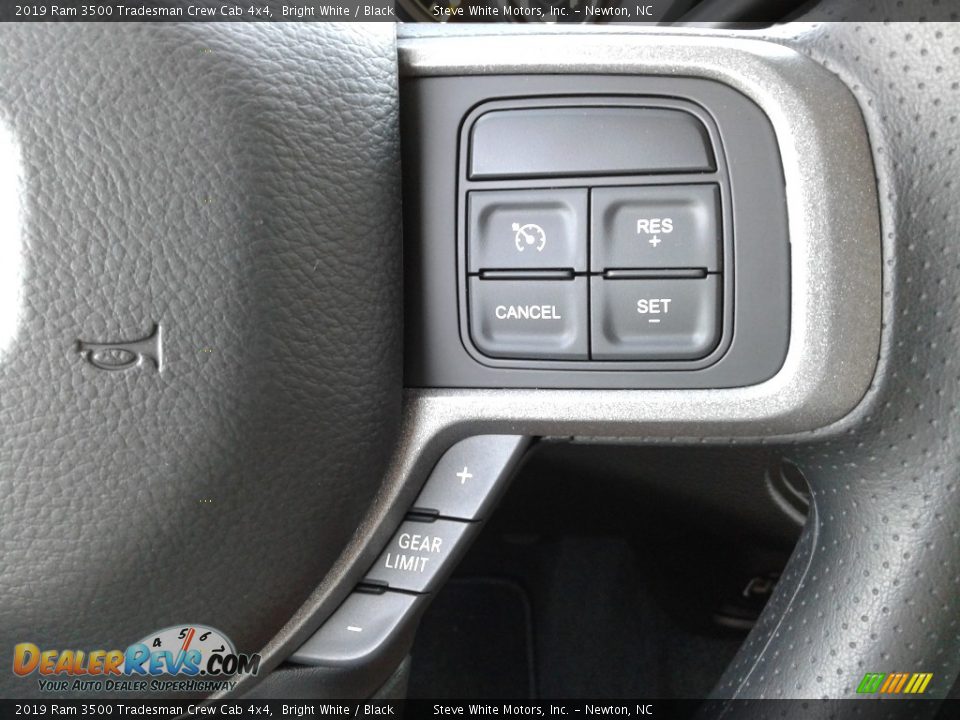 2019 Ram 3500 Tradesman Crew Cab 4x4 Bright White / Black Photo #16
