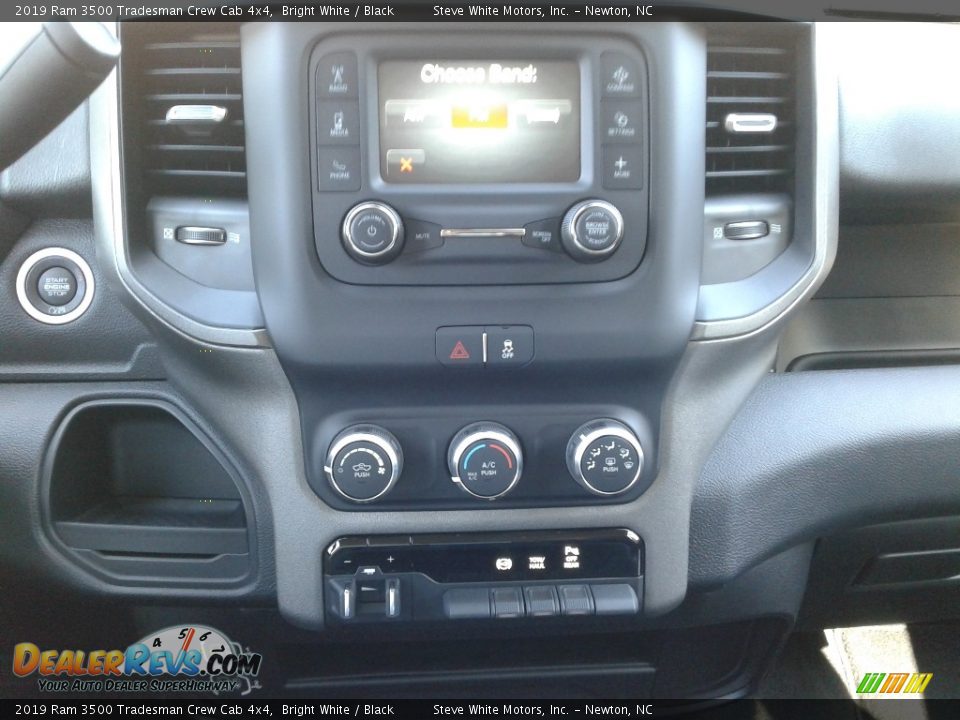 2019 Ram 3500 Tradesman Crew Cab 4x4 Bright White / Black Photo #18