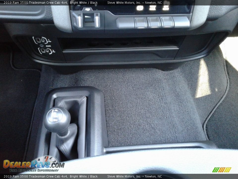 2019 Ram 3500 Tradesman Crew Cab 4x4 Bright White / Black Photo #22
