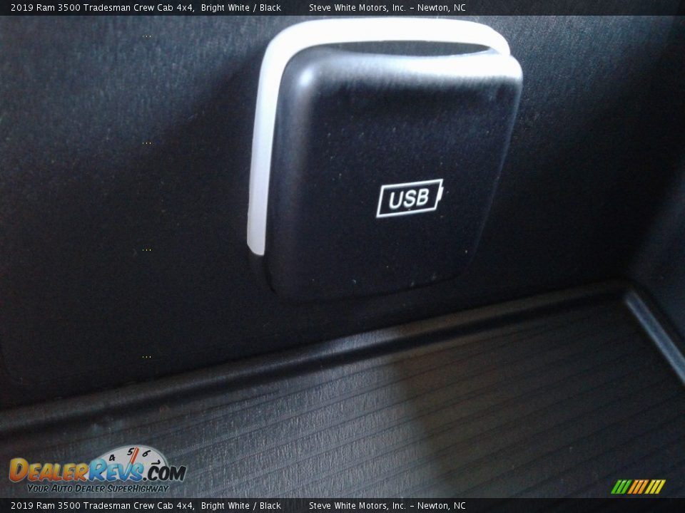 2019 Ram 3500 Tradesman Crew Cab 4x4 Bright White / Black Photo #23