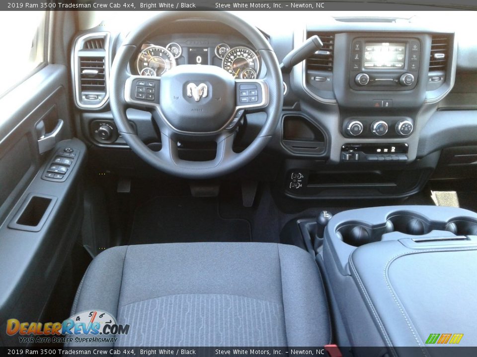 2019 Ram 3500 Tradesman Crew Cab 4x4 Bright White / Black Photo #25