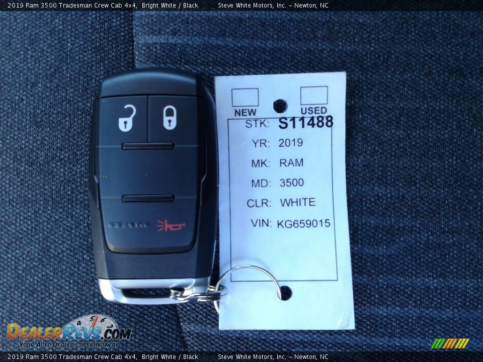 2019 Ram 3500 Tradesman Crew Cab 4x4 Bright White / Black Photo #26
