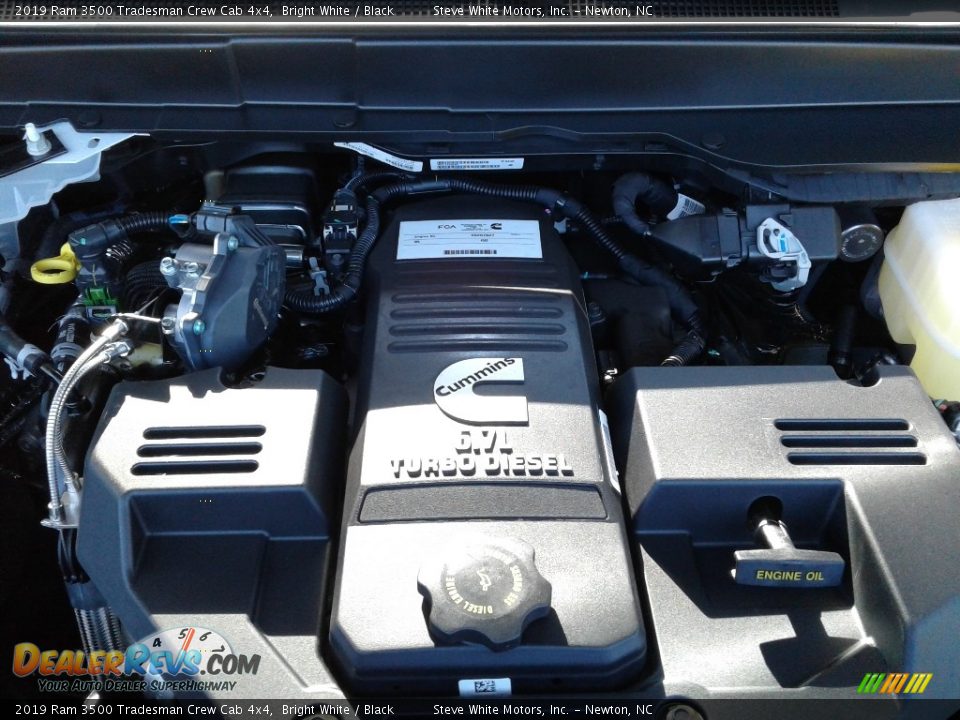 2019 Ram 3500 Tradesman Crew Cab 4x4 Bright White / Black Photo #27