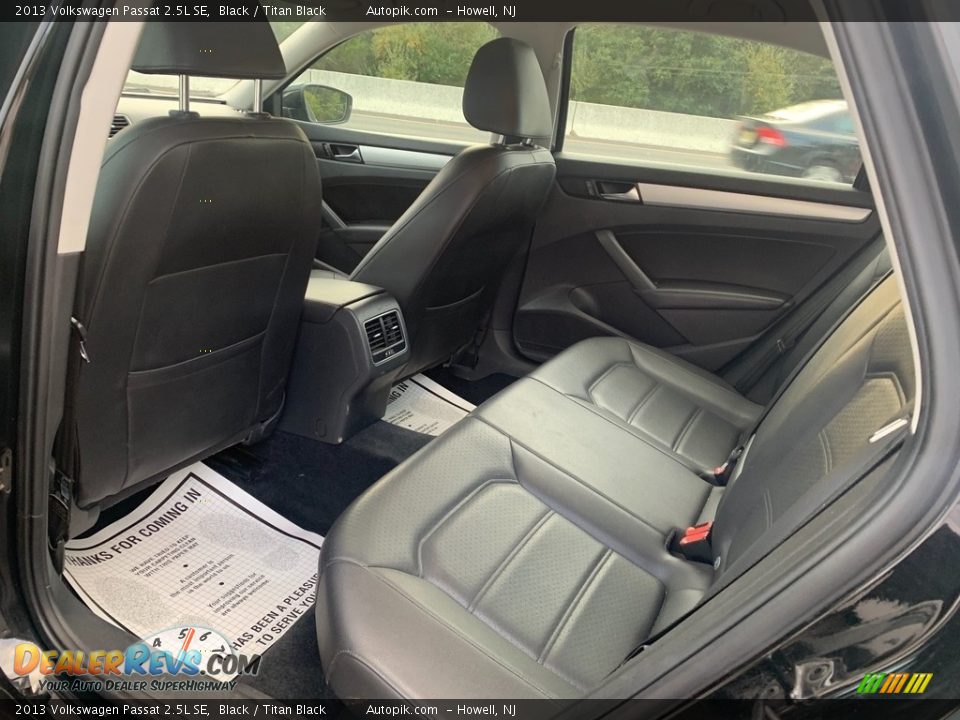 2013 Volkswagen Passat 2.5L SE Black / Titan Black Photo #11