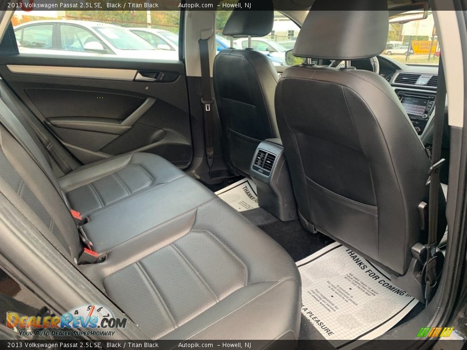 2013 Volkswagen Passat 2.5L SE Black / Titan Black Photo #12