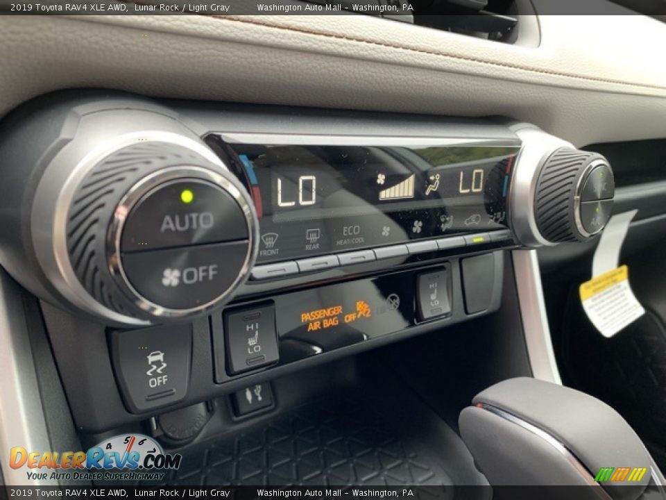 Controls of 2019 Toyota RAV4 XLE AWD Photo #24