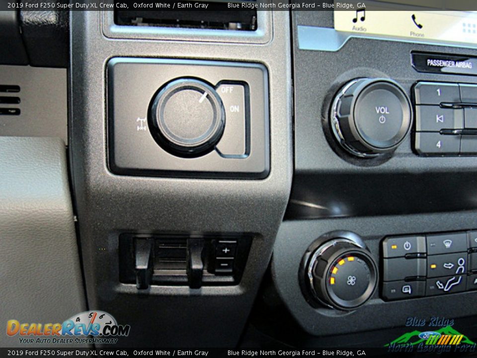 2019 Ford F250 Super Duty XL Crew Cab Oxford White / Earth Gray Photo #25