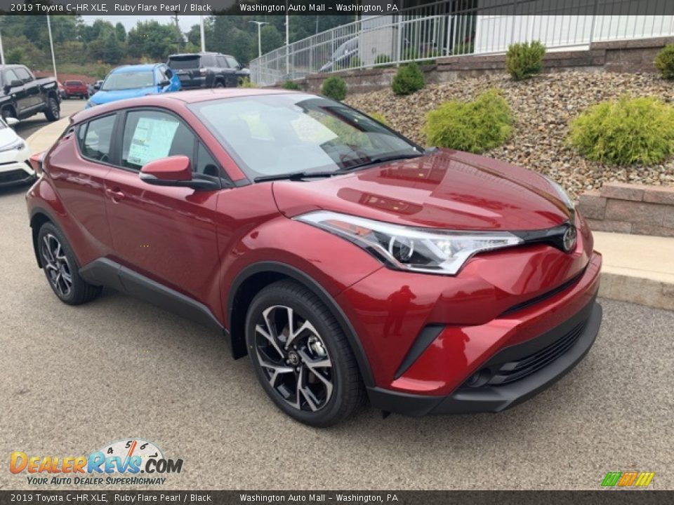 Front 3/4 View of 2019 Toyota C-HR XLE Photo #1