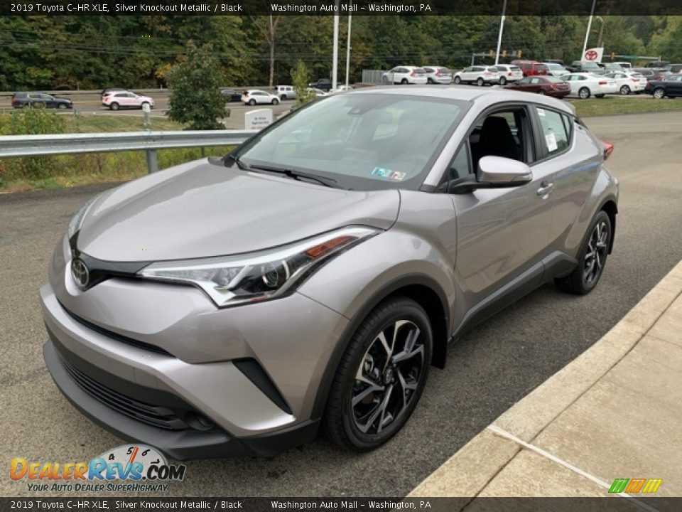Front 3/4 View of 2019 Toyota C-HR XLE Photo #7