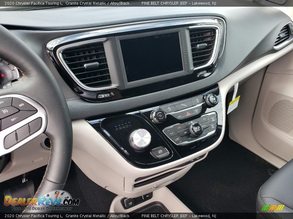 2020 Chrysler Pacifica Touring L Granite Crystal Metallic / Alloy/Black Photo #9