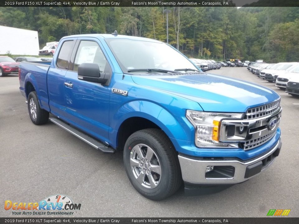 Front 3/4 View of 2019 Ford F150 XLT SuperCab 4x4 Photo #3