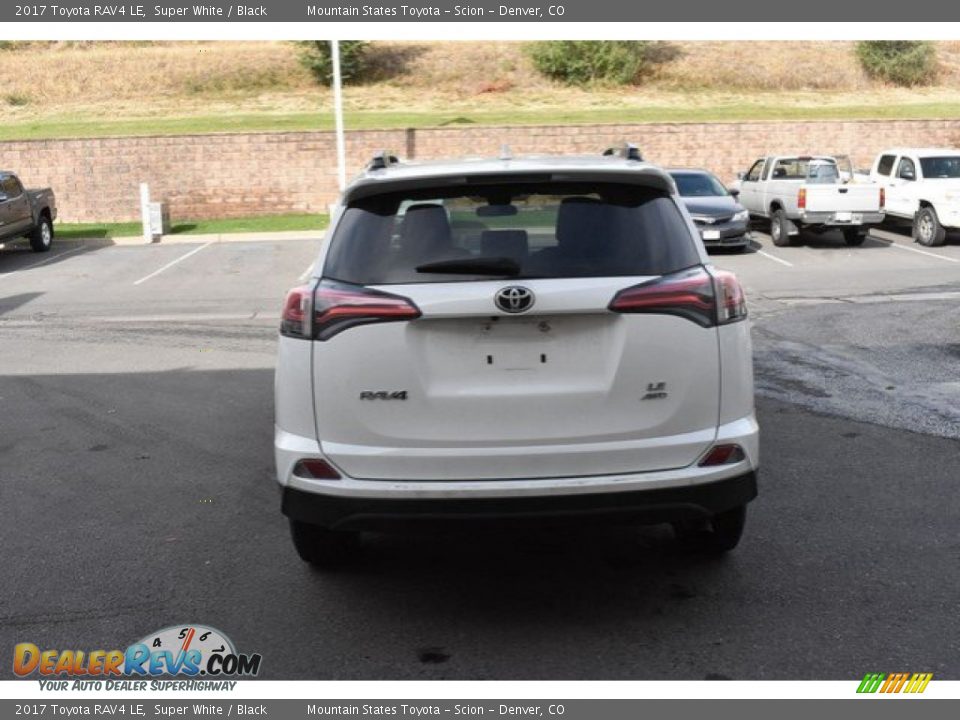 2017 Toyota RAV4 LE Super White / Black Photo #5