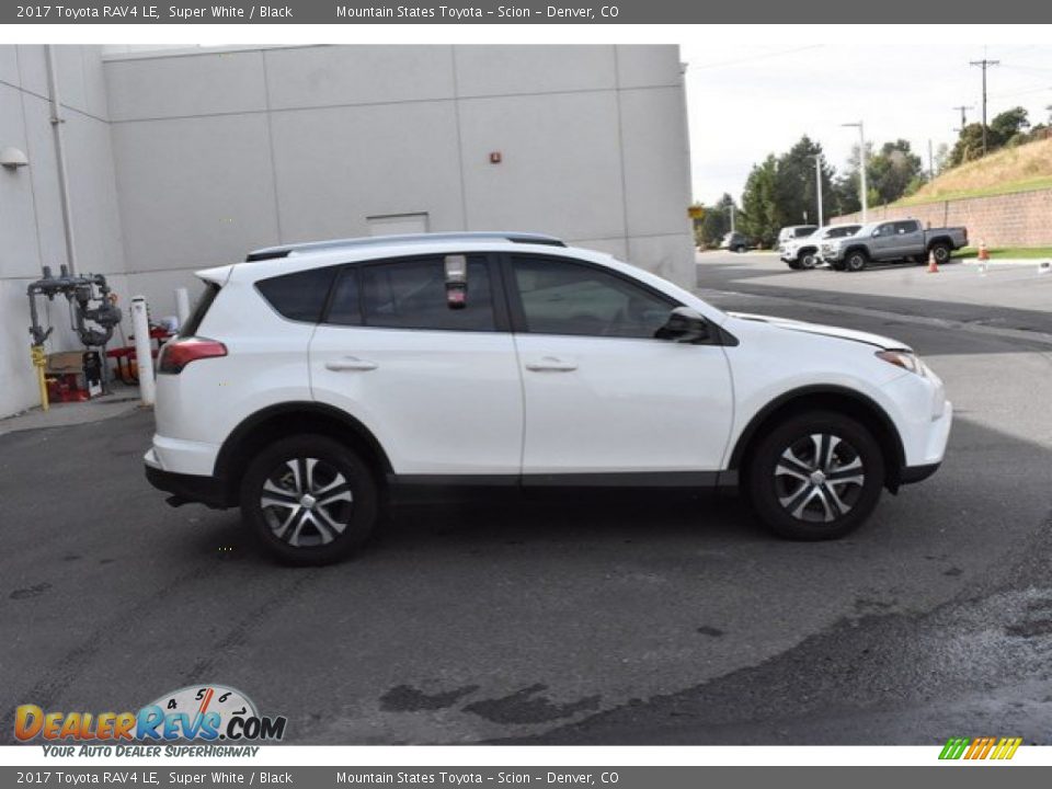 2017 Toyota RAV4 LE Super White / Black Photo #7