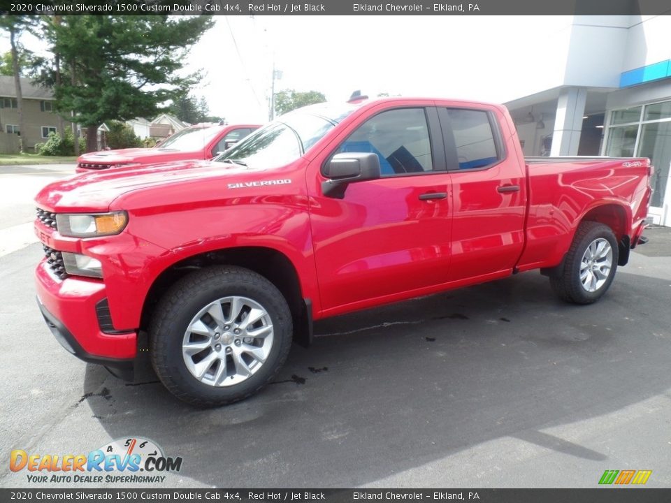 Front 3/4 View of 2020 Chevrolet Silverado 1500 Custom Double Cab 4x4 Photo #1