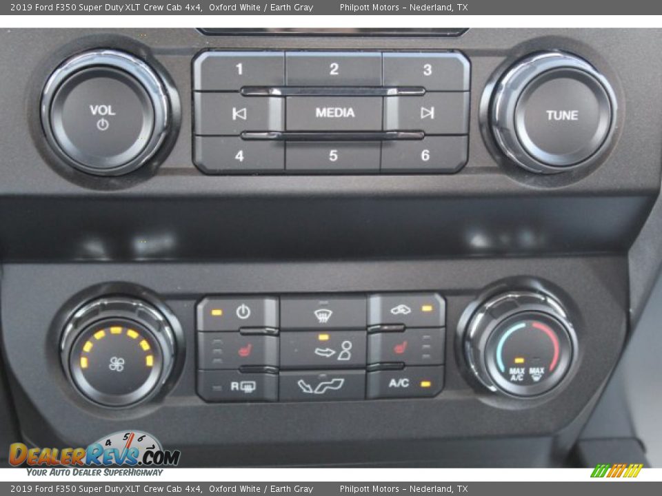 2019 Ford F350 Super Duty XLT Crew Cab 4x4 Oxford White / Earth Gray Photo #19