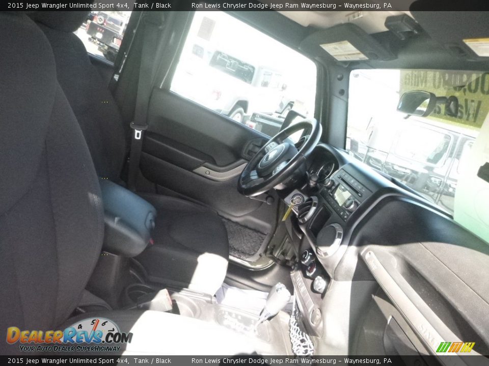 2015 Jeep Wrangler Unlimited Sport 4x4 Tank / Black Photo #10