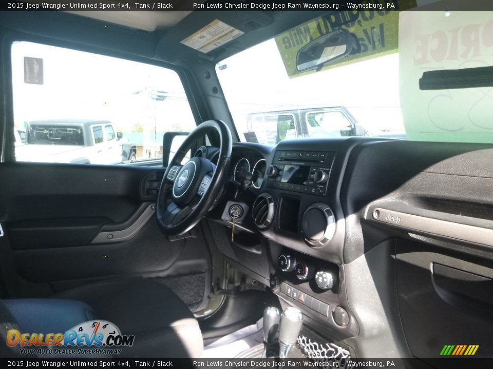 2015 Jeep Wrangler Unlimited Sport 4x4 Tank / Black Photo #11
