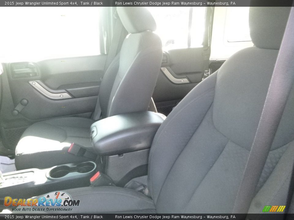 2015 Jeep Wrangler Unlimited Sport 4x4 Tank / Black Photo #12