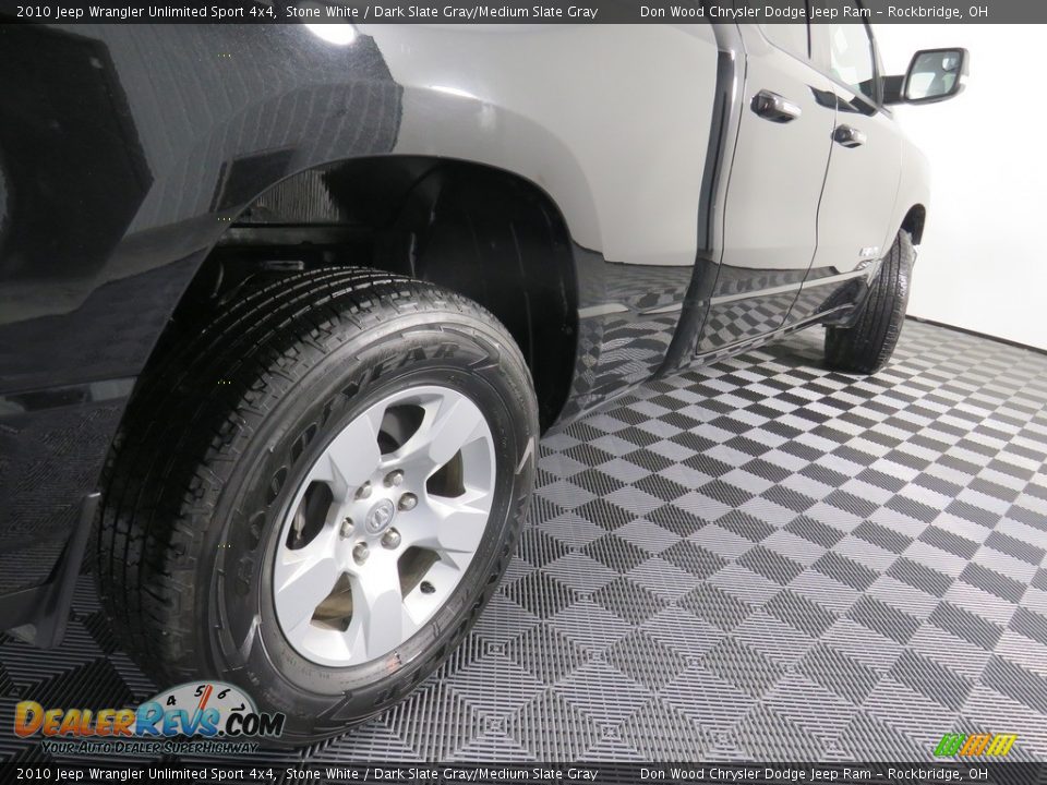 2010 Jeep Wrangler Unlimited Sport 4x4 Stone White / Dark Slate Gray/Medium Slate Gray Photo #16