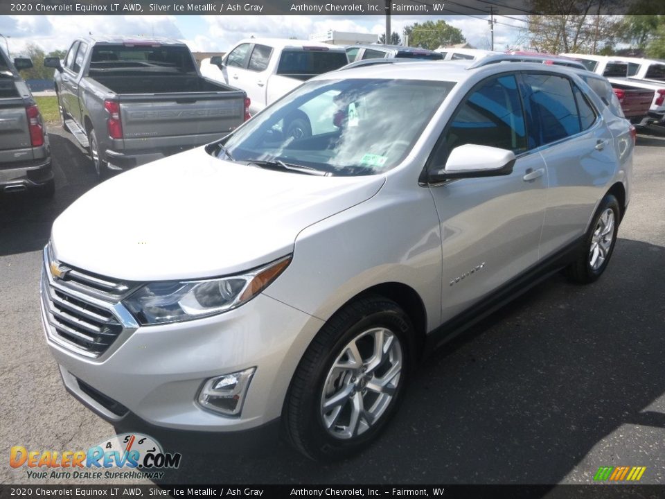 Front 3/4 View of 2020 Chevrolet Equinox LT AWD Photo #8