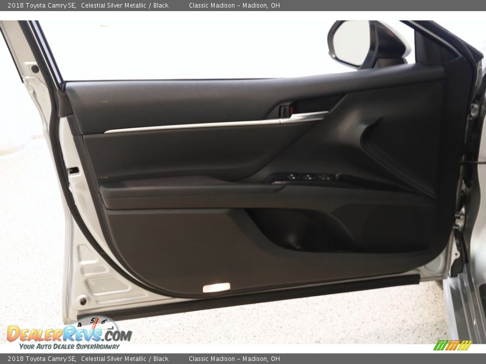 2018 Toyota Camry SE Celestial Silver Metallic / Black Photo #4