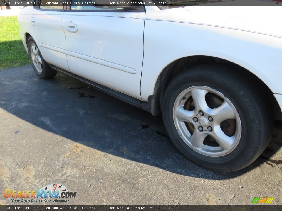 2003 Ford Taurus SES Vibrant White / Dark Charcoal Photo #3