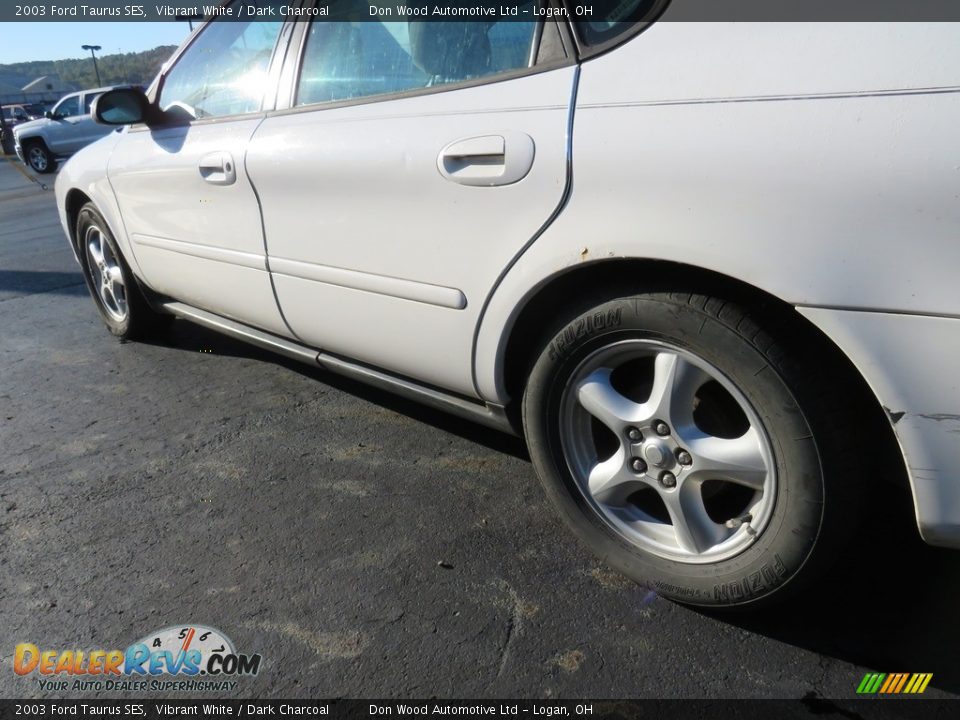 2003 Ford Taurus SES Vibrant White / Dark Charcoal Photo #6