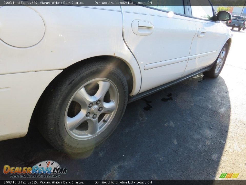 2003 Ford Taurus SES Vibrant White / Dark Charcoal Photo #10