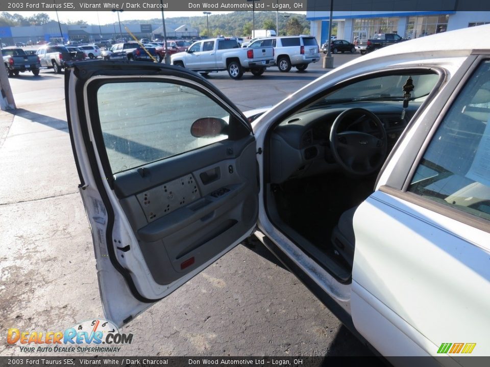 2003 Ford Taurus SES Vibrant White / Dark Charcoal Photo #11