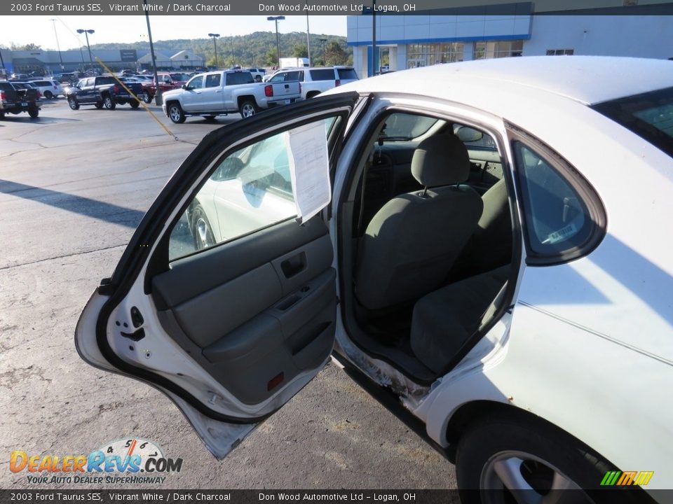 2003 Ford Taurus SES Vibrant White / Dark Charcoal Photo #13