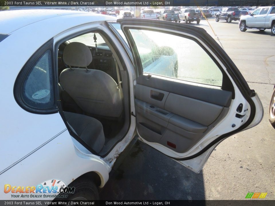 2003 Ford Taurus SES Vibrant White / Dark Charcoal Photo #16
