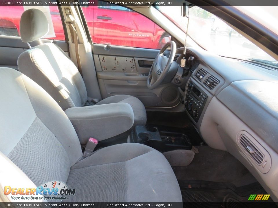 2003 Ford Taurus SES Vibrant White / Dark Charcoal Photo #18