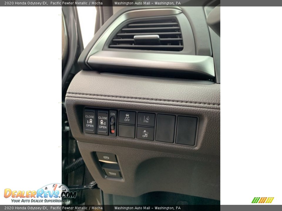 Controls of 2020 Honda Odyssey EX Photo #12