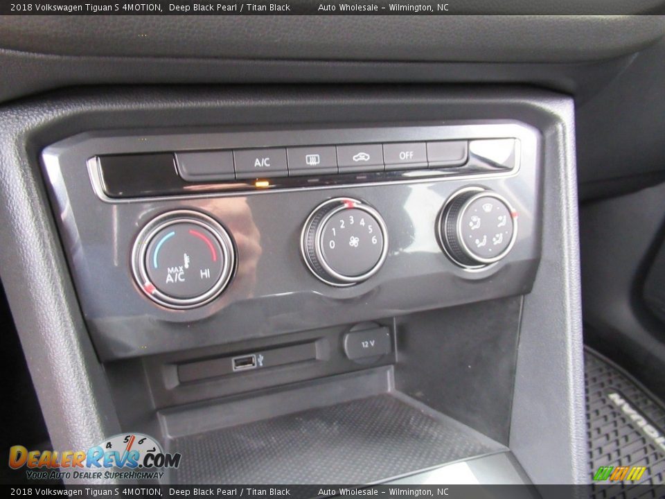 2018 Volkswagen Tiguan S 4MOTION Deep Black Pearl / Titan Black Photo #17