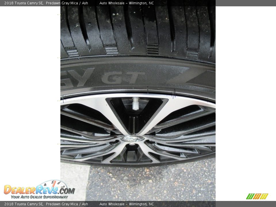 2018 Toyota Camry SE Predawn Gray Mica / Ash Photo #10