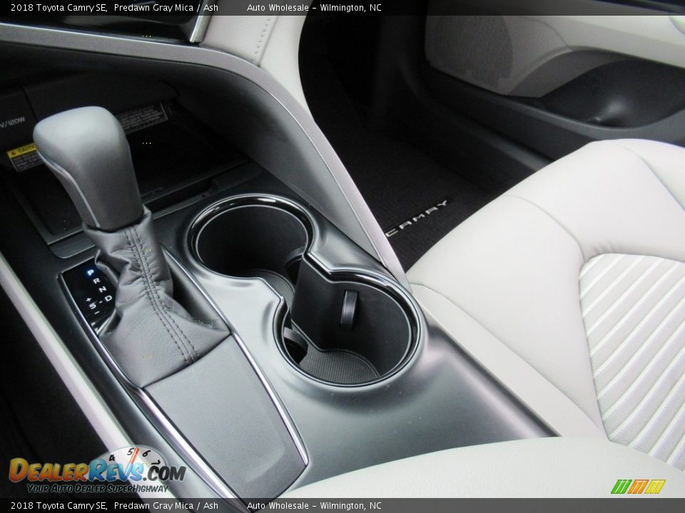 2018 Toyota Camry SE Predawn Gray Mica / Ash Photo #20