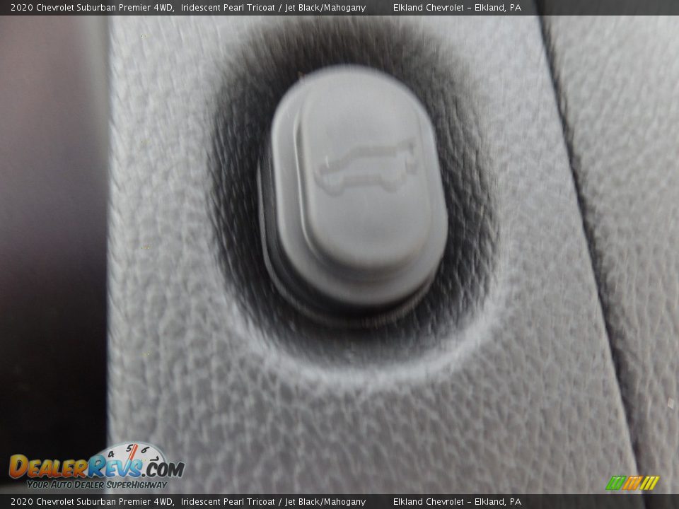 2020 Chevrolet Suburban Premier 4WD Iridescent Pearl Tricoat / Jet Black/Mahogany Photo #17