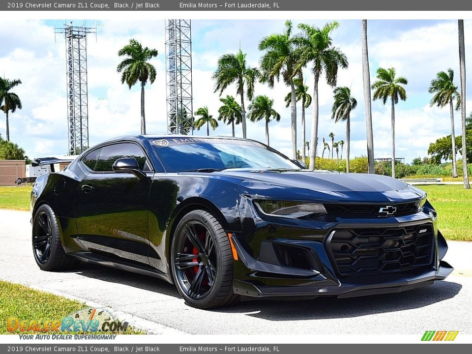 Front 3/4 View of 2019 Chevrolet Camaro ZL1 Coupe Photo #1