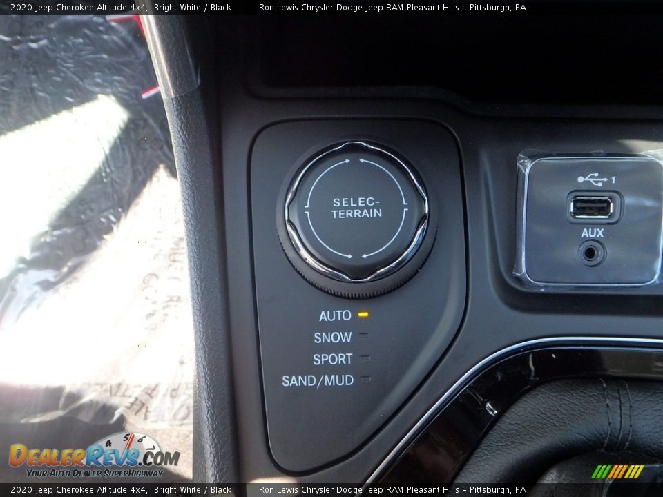 2020 Jeep Cherokee Altitude 4x4 Bright White / Black Photo #20