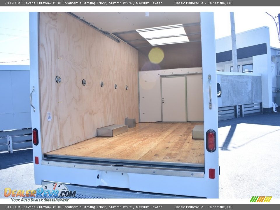 2019 GMC Savana Cutaway 3500 Commercial Moving Truck Summit White / Medium Pewter Photo #7