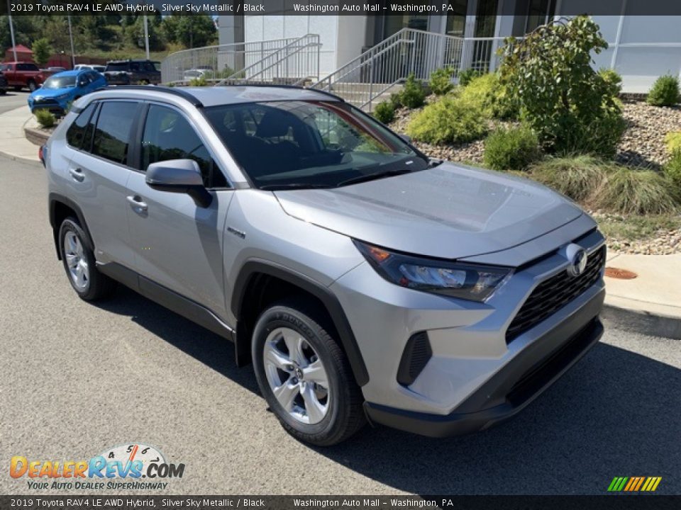 Front 3/4 View of 2019 Toyota RAV4 LE AWD Hybrid Photo #1