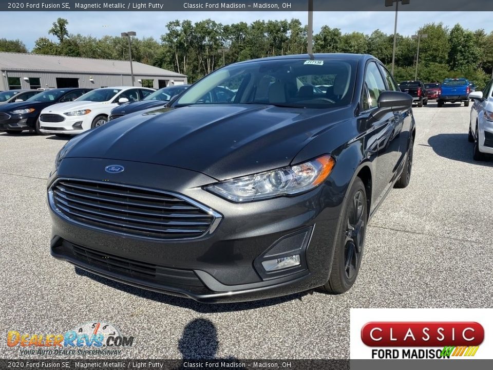2020 Ford Fusion SE Magnetic Metallic / Light Putty Photo #1