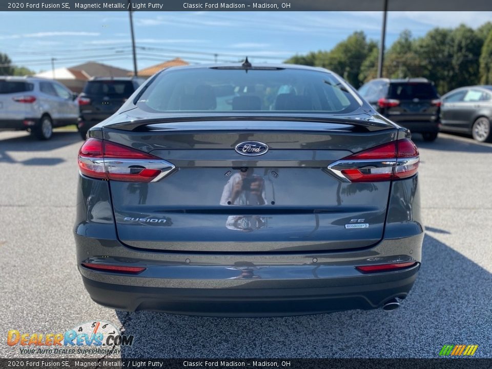 2020 Ford Fusion SE Magnetic Metallic / Light Putty Photo #3