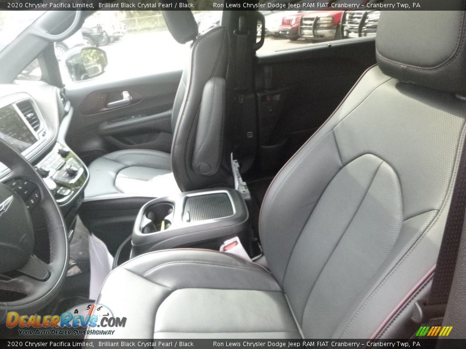 Front Seat of 2020 Chrysler Pacifica Limited Photo #14