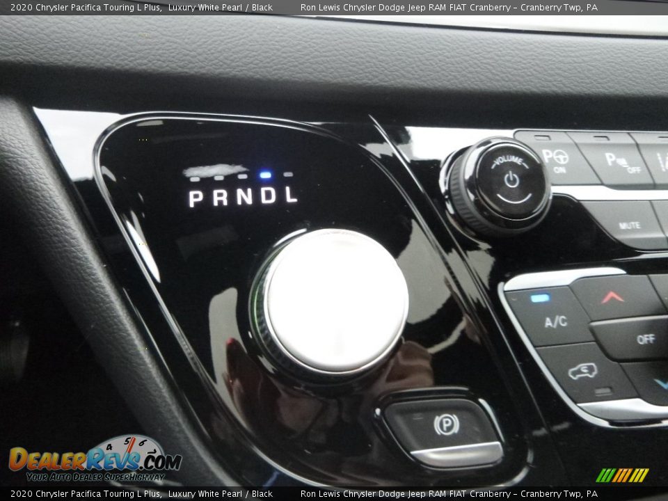 2020 Chrysler Pacifica Touring L Plus Shifter Photo #20