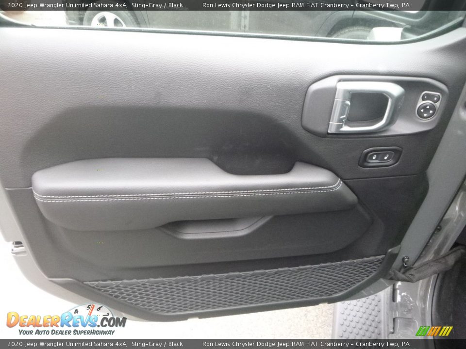2020 Jeep Wrangler Unlimited Sahara 4x4 Sting-Gray / Black Photo #16