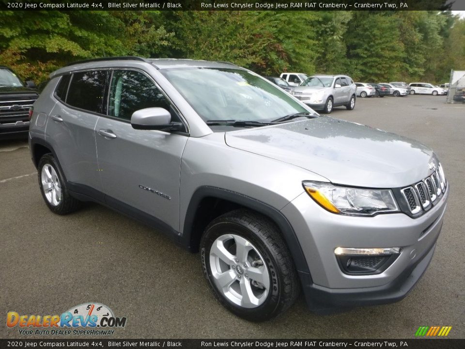Front 3/4 View of 2020 Jeep Compass Latitude 4x4 Photo #7