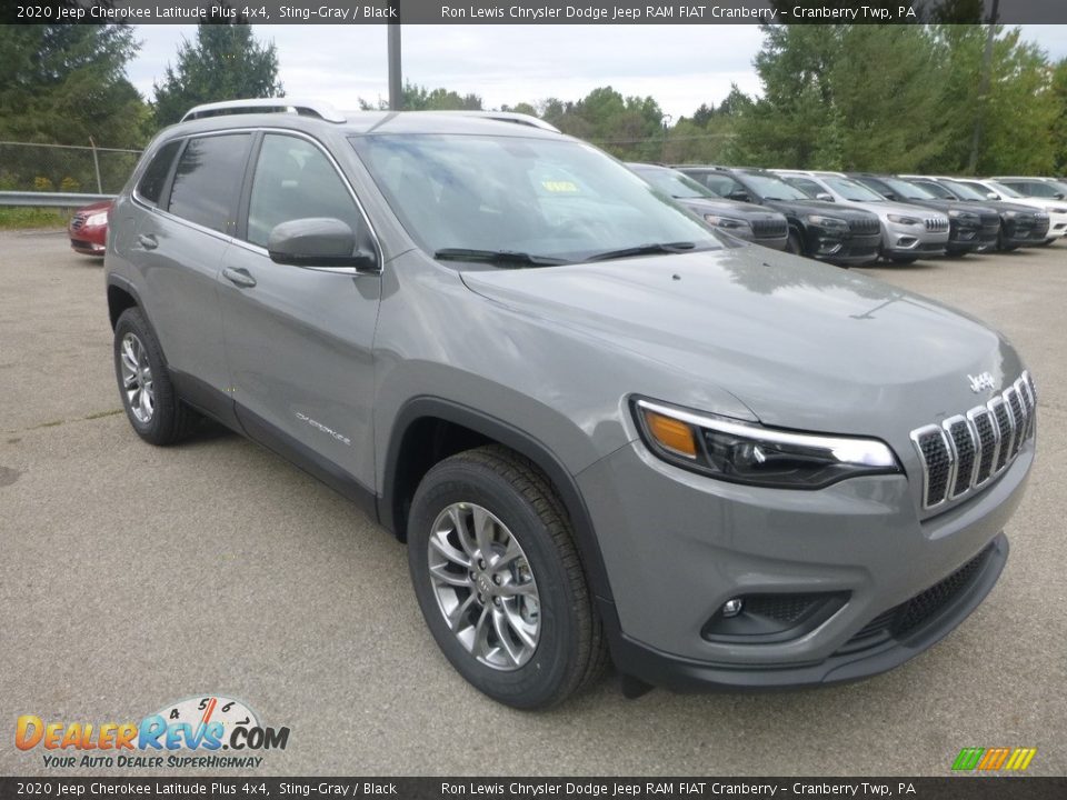 Front 3/4 View of 2020 Jeep Cherokee Latitude Plus 4x4 Photo #7