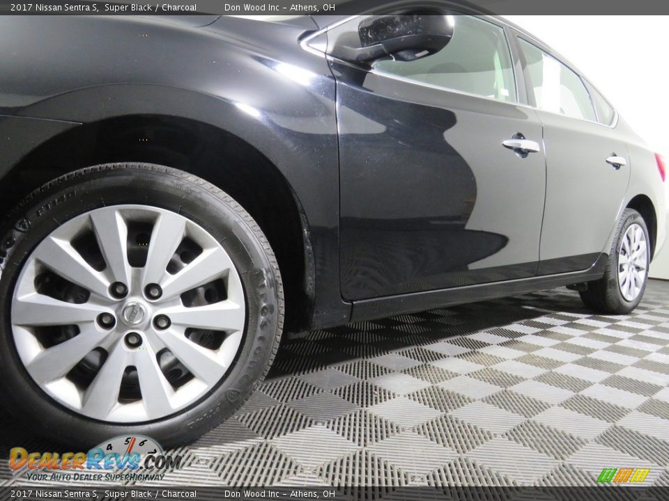 2017 Nissan Sentra S Super Black / Charcoal Photo #6